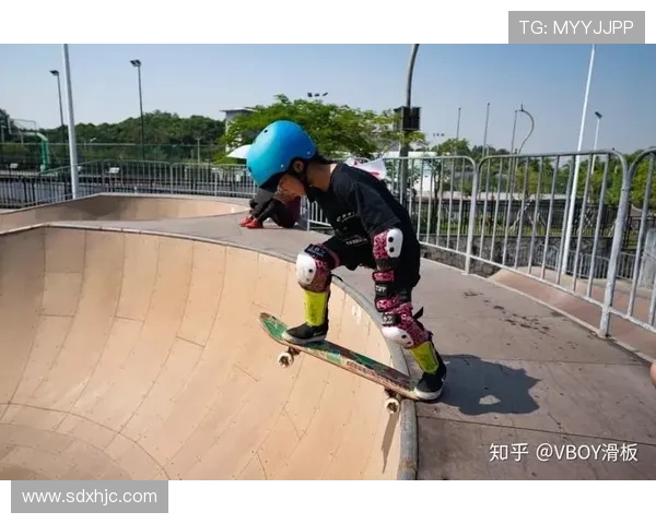 广州滑板队默契配合探秘：团队精神与技术的完美结合