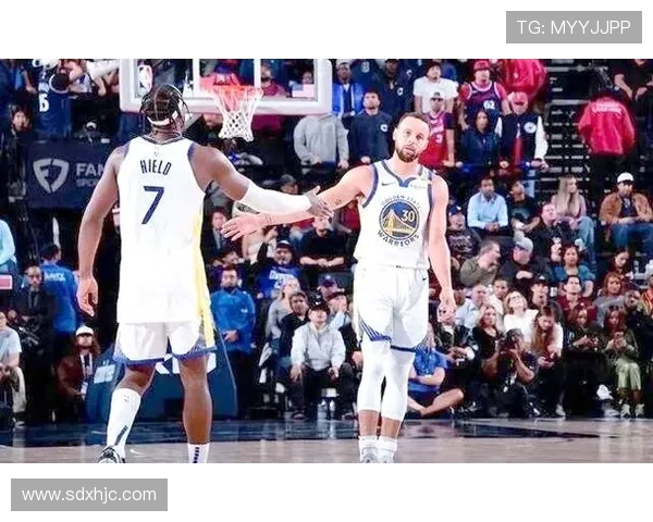 2021年勇士与快船激战回顾两队巅峰对决的精彩瞬间与战术分析